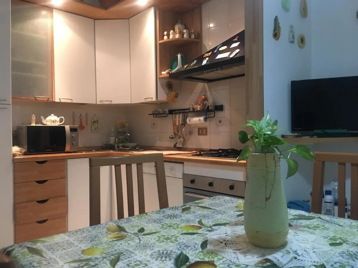 Anne Marie Sweet Home Livorno 0*,  Italien